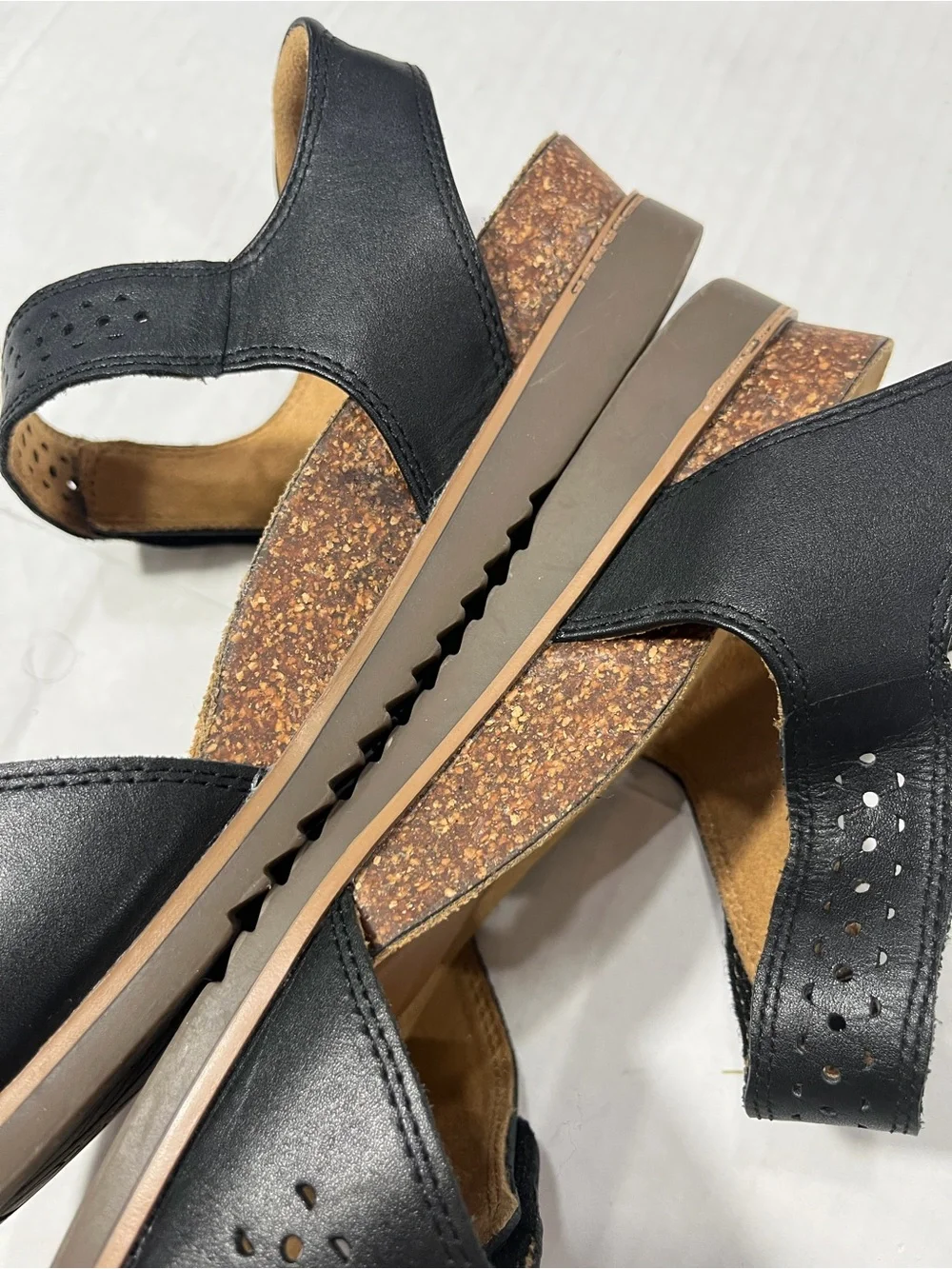 COBB HILL LEATHER VELCRO SANDAL